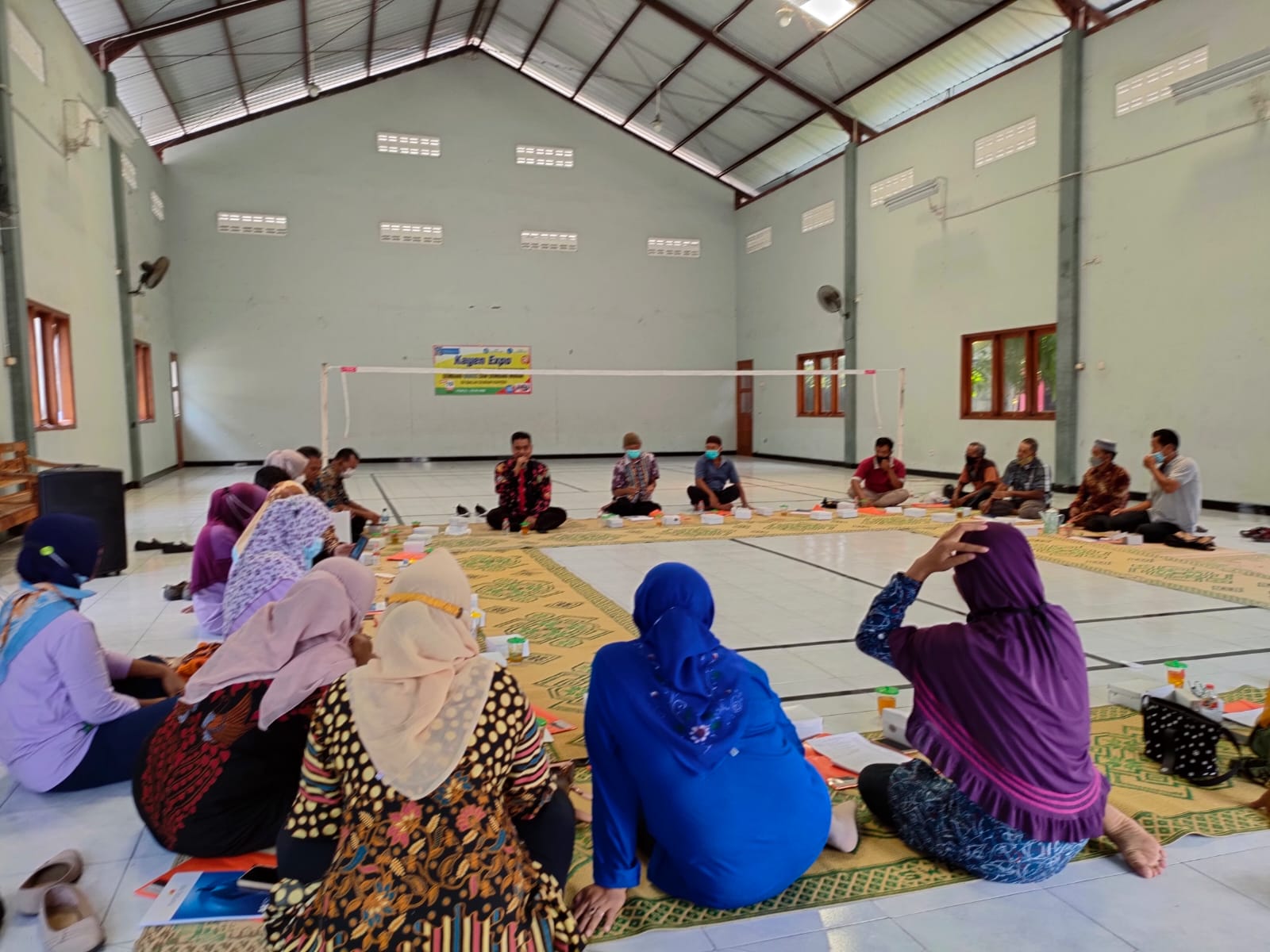 Poktan dan KWT Condongcatur Ikuti Sekolah Lapang Budi Daya Bawang Merah