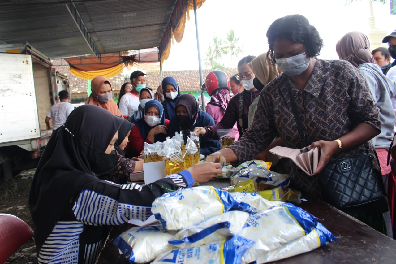 Tekan Kenaikan Harga Bahan Pokok Jelang Nataru, Pemkab Sleman Gelar Pasar Murah