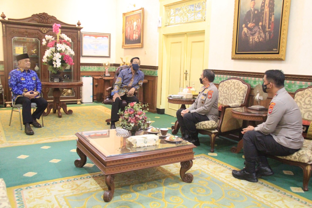 Irjen Pol Drs Asep Suhendar M.Si dan  Kapolda DIY Bersilaturahmi ke Gubernur DIY