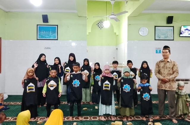 Hujan Deras Tak Surutkan Semangat Santri TPA Al-Mujahidin Karangasem Peringati Isra’ Mi’raj