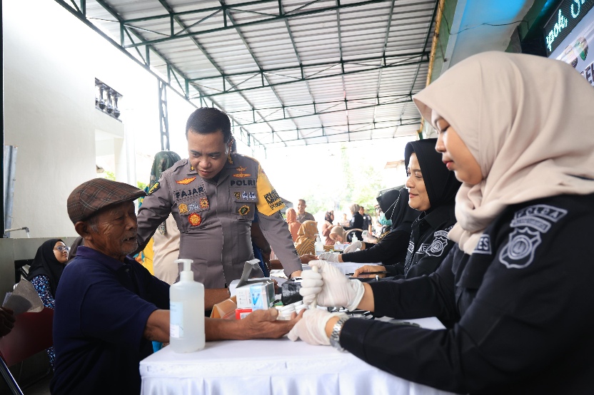 Polda DIY Gelar Bakti Kesehatan Gratis di Masjid Sanggrahan