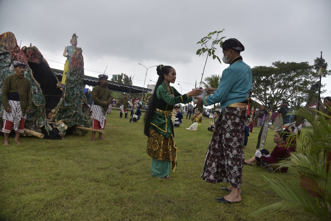 Bupati Kustini Pimpin Upacara Boyong Songsong Kapanewon Cangkringan