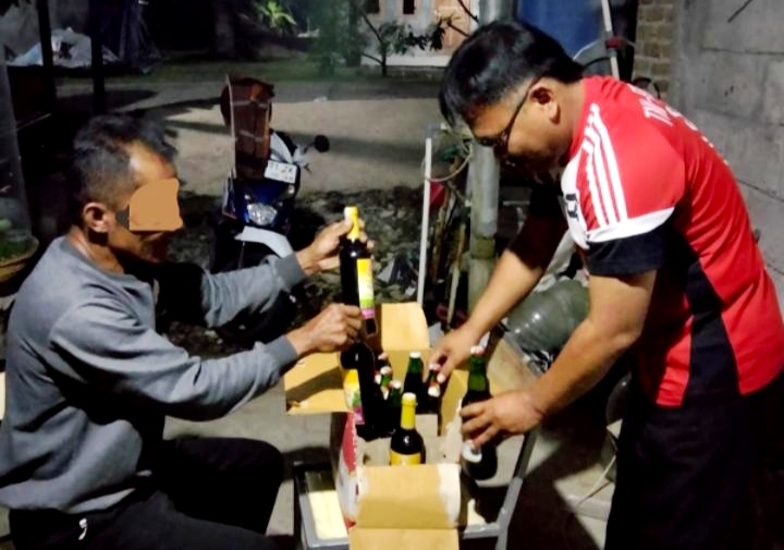 Polsek Sedayu Gerebek Lapak Rongsok Tempat Jual Miras Ilegal