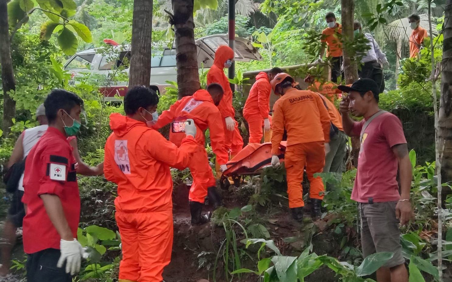 Breaking News:  Perempuan Ditemukan Tewas Membusuk di Dalam Sumur 