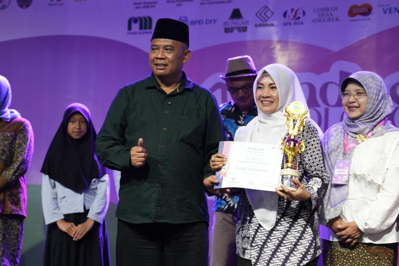 Bupati Sleman Dukung Pelestarian Anggrek Merapi melalui Festival Vanda Tricolor