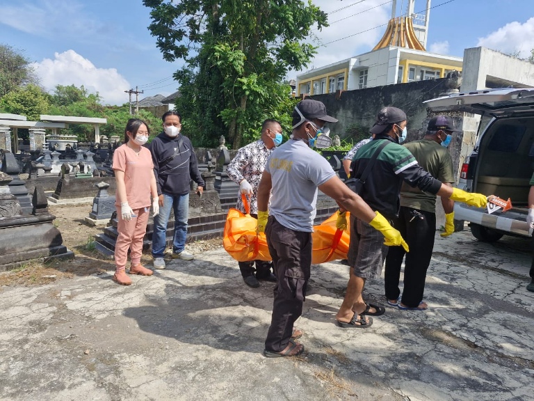 Jasad Membusuk Tanpa Identitas Ditemukan di Makam Randuguwang Sleman