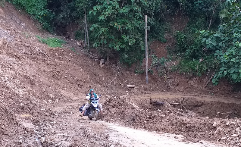 Warga Kalirejo Gembira, Jalan  Dibuka  LIstrik Menyala