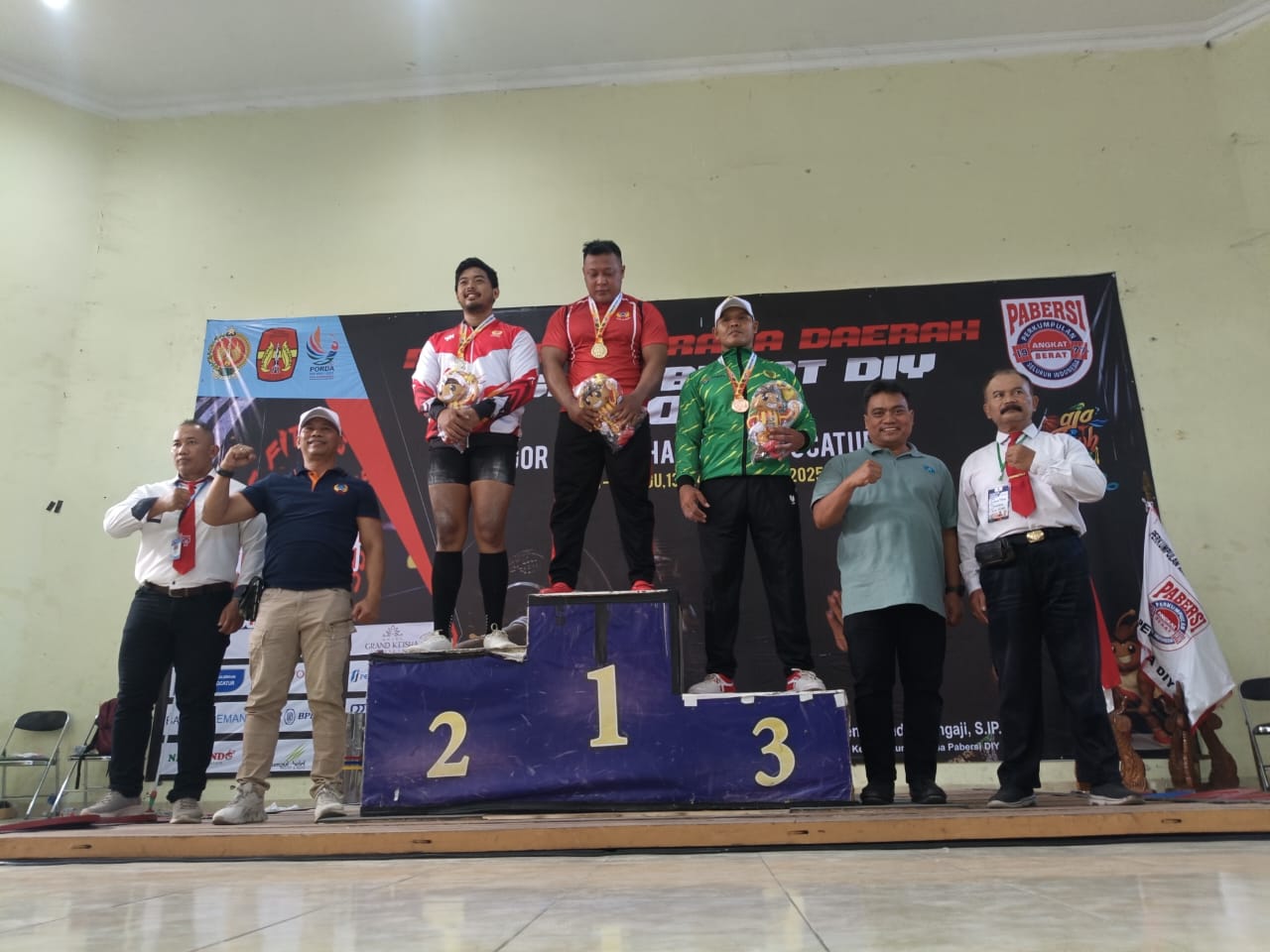 Sleman Juara Umum Angkat Berat PORDA XVII DIY 2025, Bupati Ingatkan Sportivitas