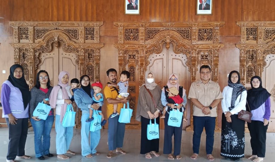 Pemkal Condongcatur Salurkan 40 Paket PMT untuk Baduta Stunting dan Bumil KEK