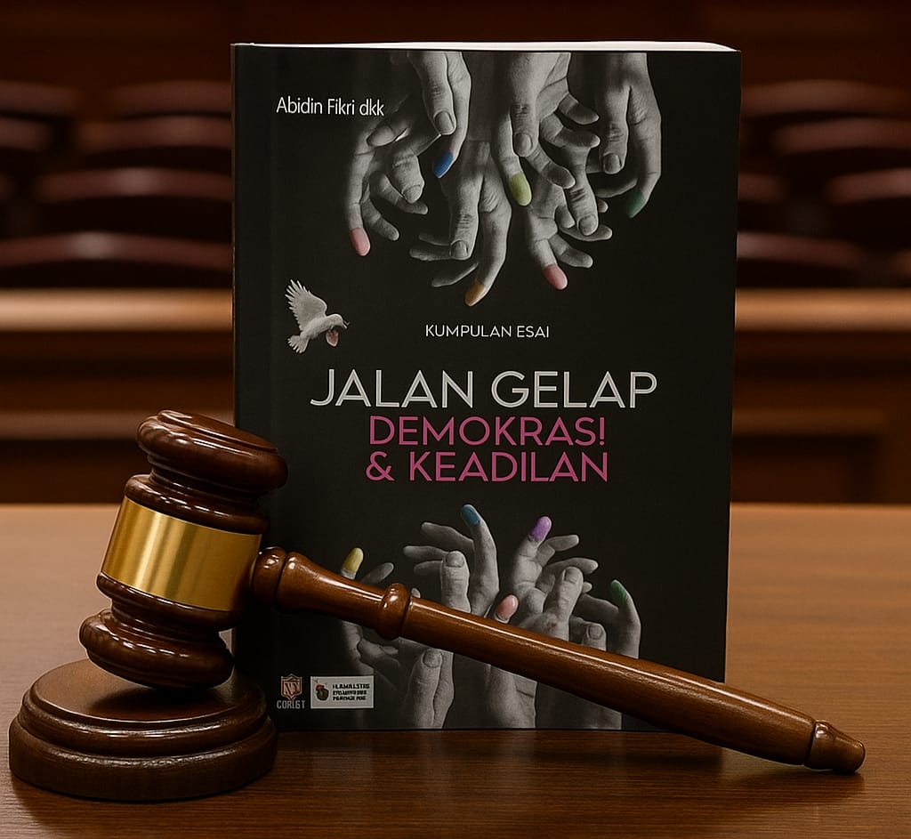 Menyalakan Cahaya di Lorong Demokrasi