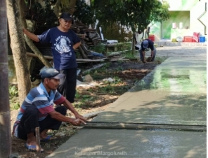 Warga Klaci II Margoluwih Sambut Gembira Corblok Baru, Bikin Jalan Desa Nyaman Dilewati 
