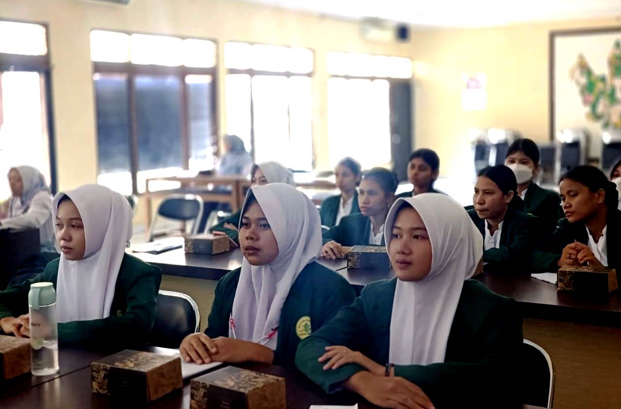 Poltekkes Permata Indonesia Serahkan Mahasiswa Program PKMD di Condongcatur
