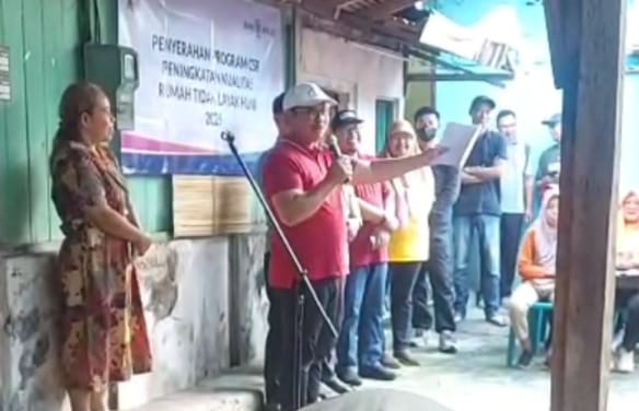 Gotong Royong Bedah Rumah, Kepedulian Andi W Laurent Disambut Doa Wali Kota