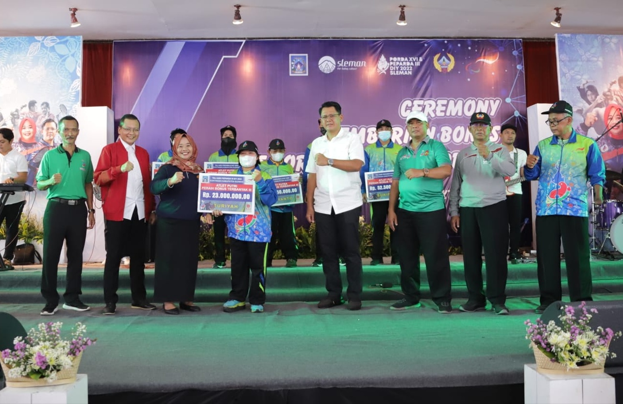 Pemerintah Kabupaten Sleman Serahkan Tali Asih Porda XVI dan Peparda III