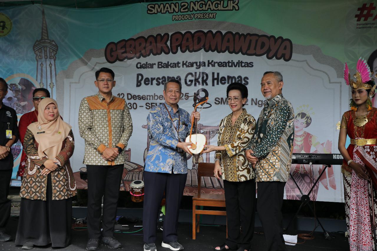 GKR Hemas Serahkan Gamelan ke SMAN 2 Ngaglik, Danang: 'Jadikan Ruang Ekspresi Seni Siswa'