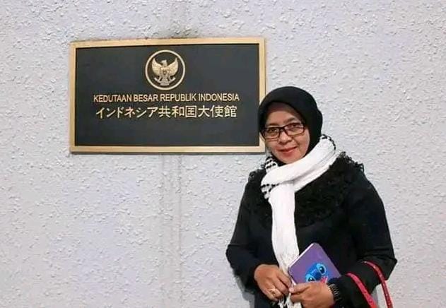 Dari Biologi hingga Istana Negara: Jejak Pengabdian Dra. Betty Putranti, M.Pd