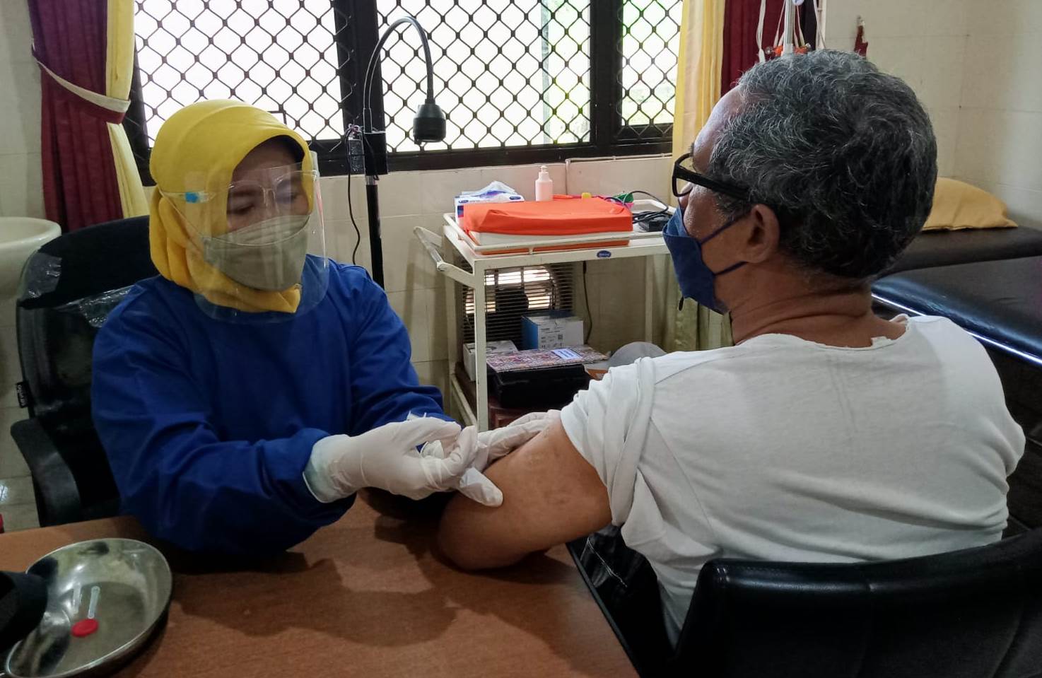 Puskesmas 1 Pengasih Layani  Suntikan Vaksin Booster 